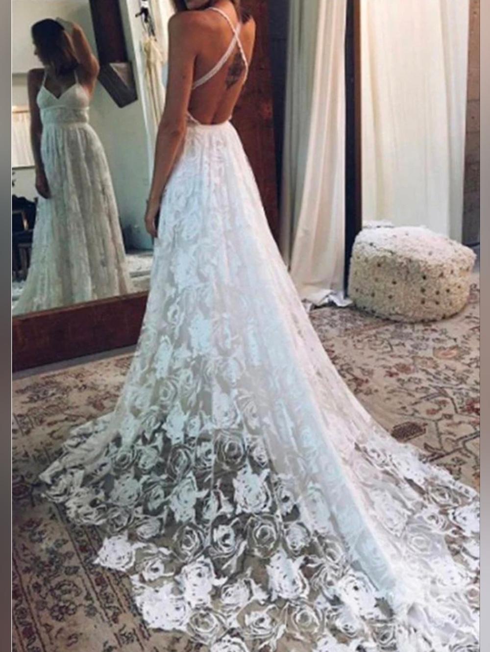 Elegant Lace Backless Wedding Dress - White